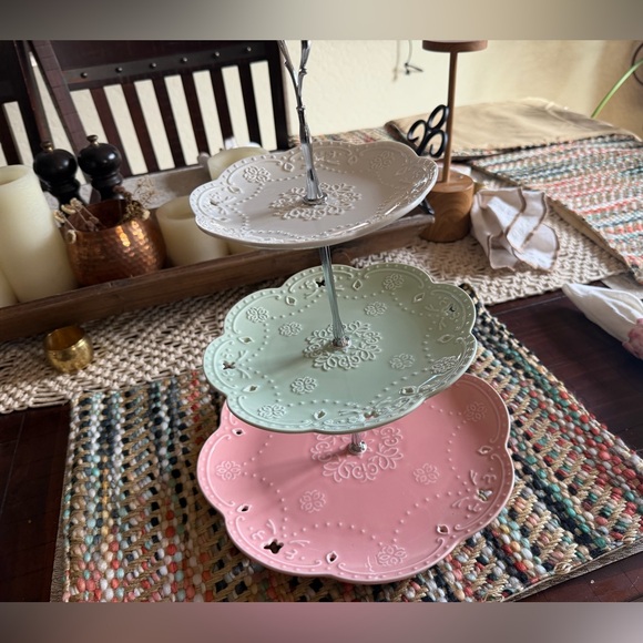 Tiered dessert platter pastels - Picture 3 of 8